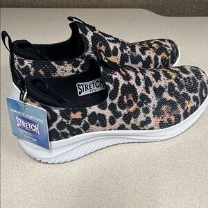 Skechers Black and Tan Animal Print Stretch Sneakers